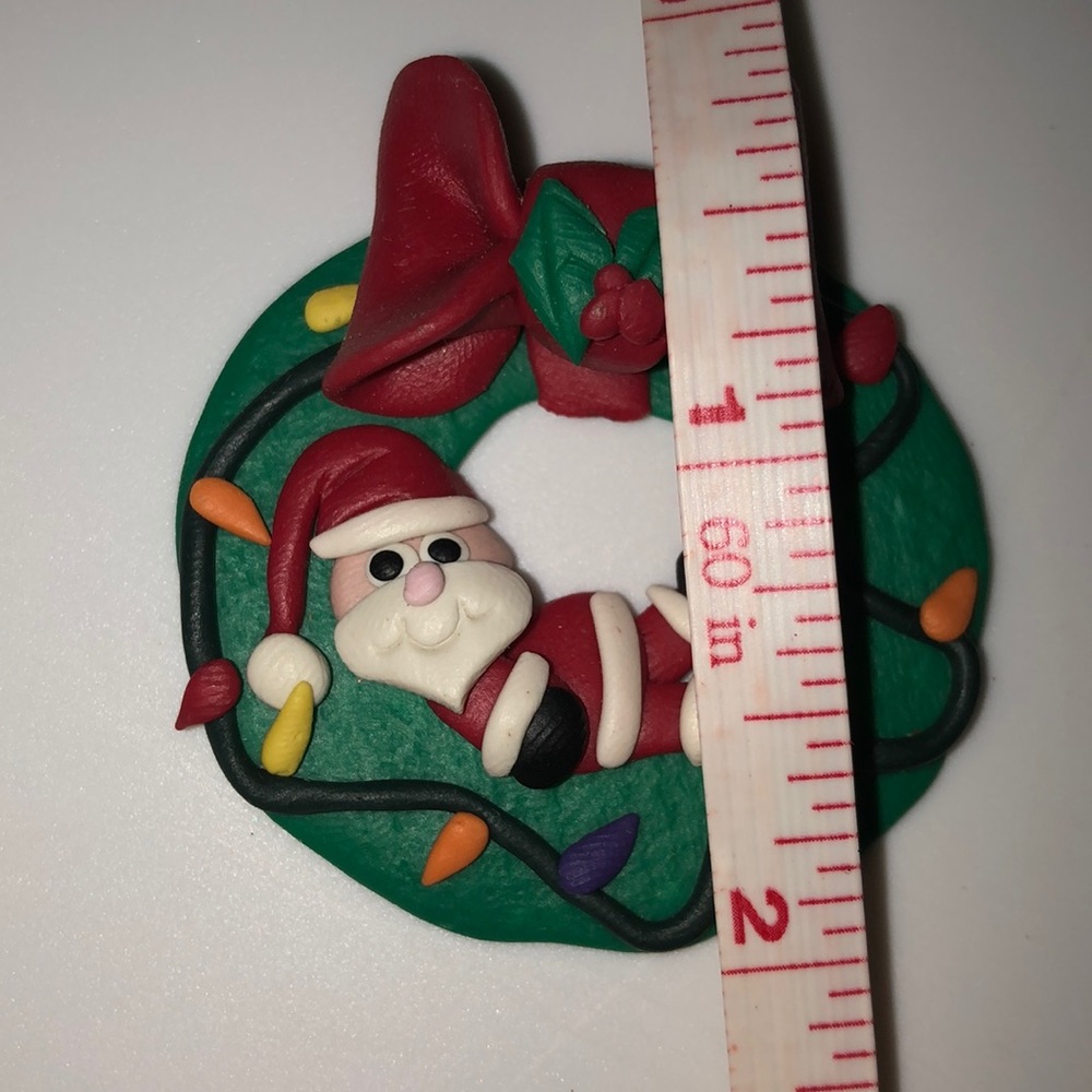Napping Santa 🎅🏼 Wreath Pin/Necklace - Picture 3 of 3